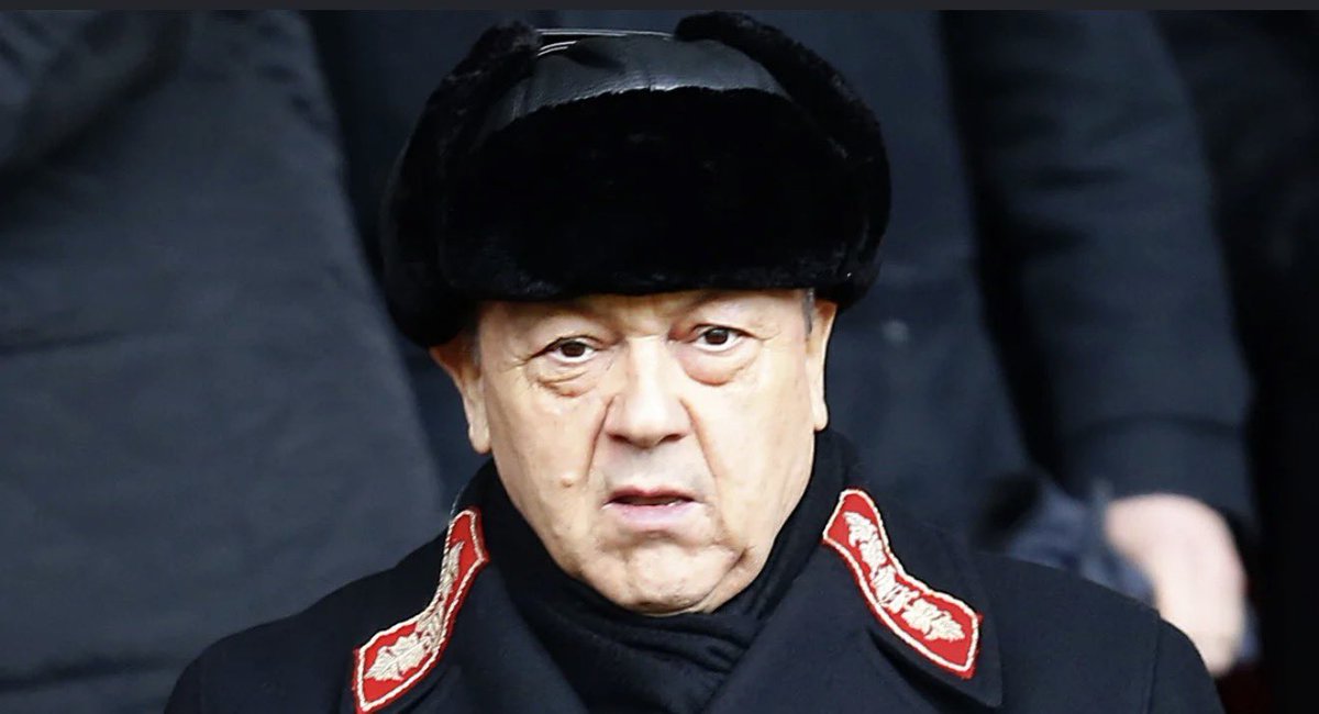 SamiMokbel_BBC's tweet photo. West Ham chairman David Sullivan confirms he is stepping down amid “factually incorrect and entirely false” allegations over his personal life. Co-owner Daniel Kretinski, co-chair Vanessa Gold to run the club. Jack Sullivan - David’s son - set to have some involvement. @BBCSport https://t.co/xllB4gm4Tf