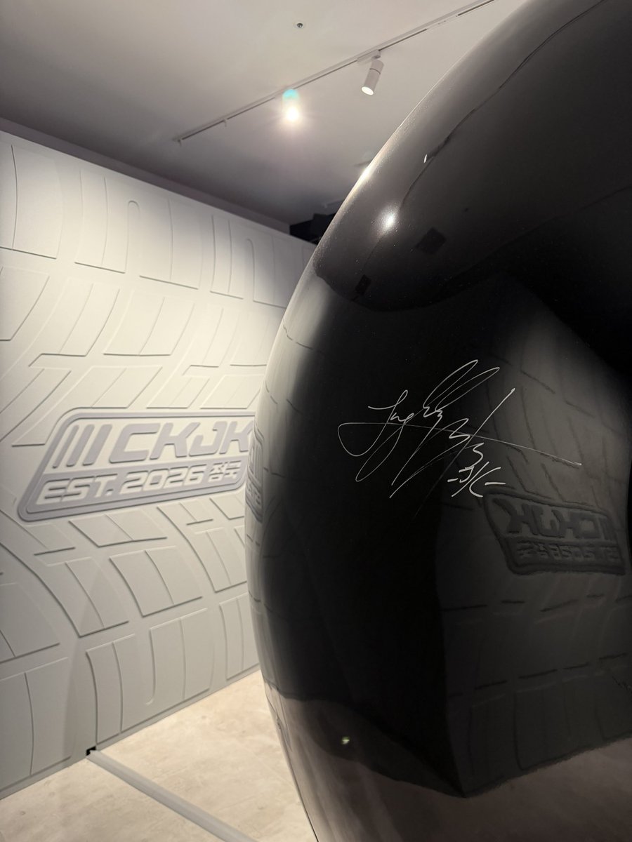 InfoJungkookBR's tweet photo. ⟡  Um pouco da exposição CKJK, na Calvin Klein Harajuku https://t.co/f55JtWf1Zq