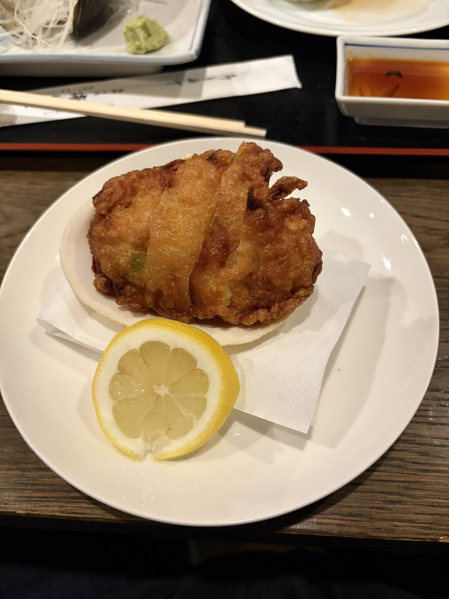 pandaman67's tweet photo. 北海道と言えばやはりブラックニッカ。
お店おすすめのうんまい揚げはさつま揚げとも違いとても柔らかで美味しかったです🤤
姫タラ焼き。姫タラで何??🤔
骨まで美味しく頂けました。
締めの焼きおにぎりは関東の味付けとは全然違う😳甘味があって美味しい!
#海賊亭
#苫小牧
#thawk
#GLEAT https://t.co/Mu7kf8mvS9