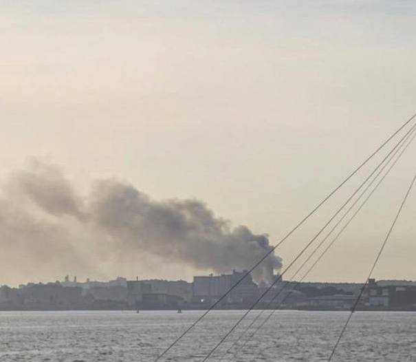InformNapalm's tweet photo. Drones of the Special Operations Forces Strike Russia’s Baltic Fleet Naval Base “Kronstadt”

During the night of June 6, Deep Strike units of Ukraine’s Special Operations Forces (SOF), in coordination with the Unmanned Systems Forces and the Security Service of Ukraine (SBU), struck the Russian Baltic Fleet’s naval base “Kronstadt” near St. Petersburg.

Several SOF drones successfully reached their designated targets. Fires were recorded on the base's territory following the strike.

“Kronstadt” is considered a symbol of Russia’s naval power and a strategic component of the enemy’s military machine. The base hosts warships, submarines, training facilities, repair docks, and shipbuilding infrastructure.

Following Ukraine’s destruction of a significant portion of Russia’s military capabilities in the Black Sea, the importance of Kronstadt in sustaining the enemy’s naval and military potential has increased substantially. Now, one of #Russia’s oldest naval bases has also come under fire.

The distance from #Ukraine’s border to the Kronstadt naval base is approximately 1,000 kilometers.

Ukraine’s Special Operations Forces continue to degrade the enemy’s capability to wage war against Ukraine.