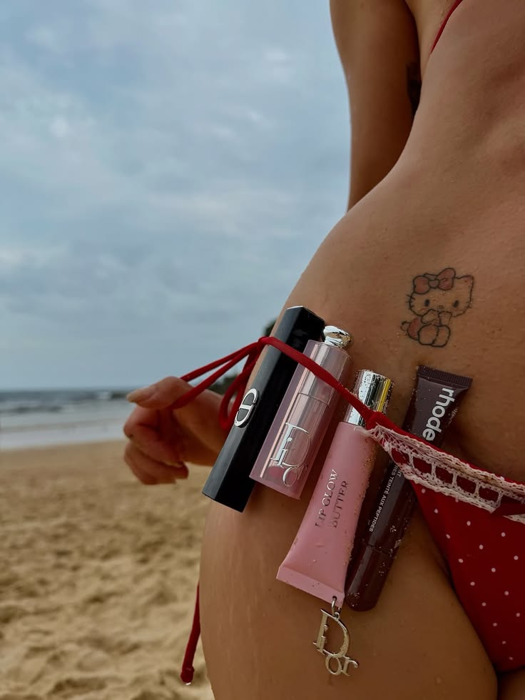Outfit_Luxy's tweet photo. Beach essentiels https://t.co/OtymNe7378