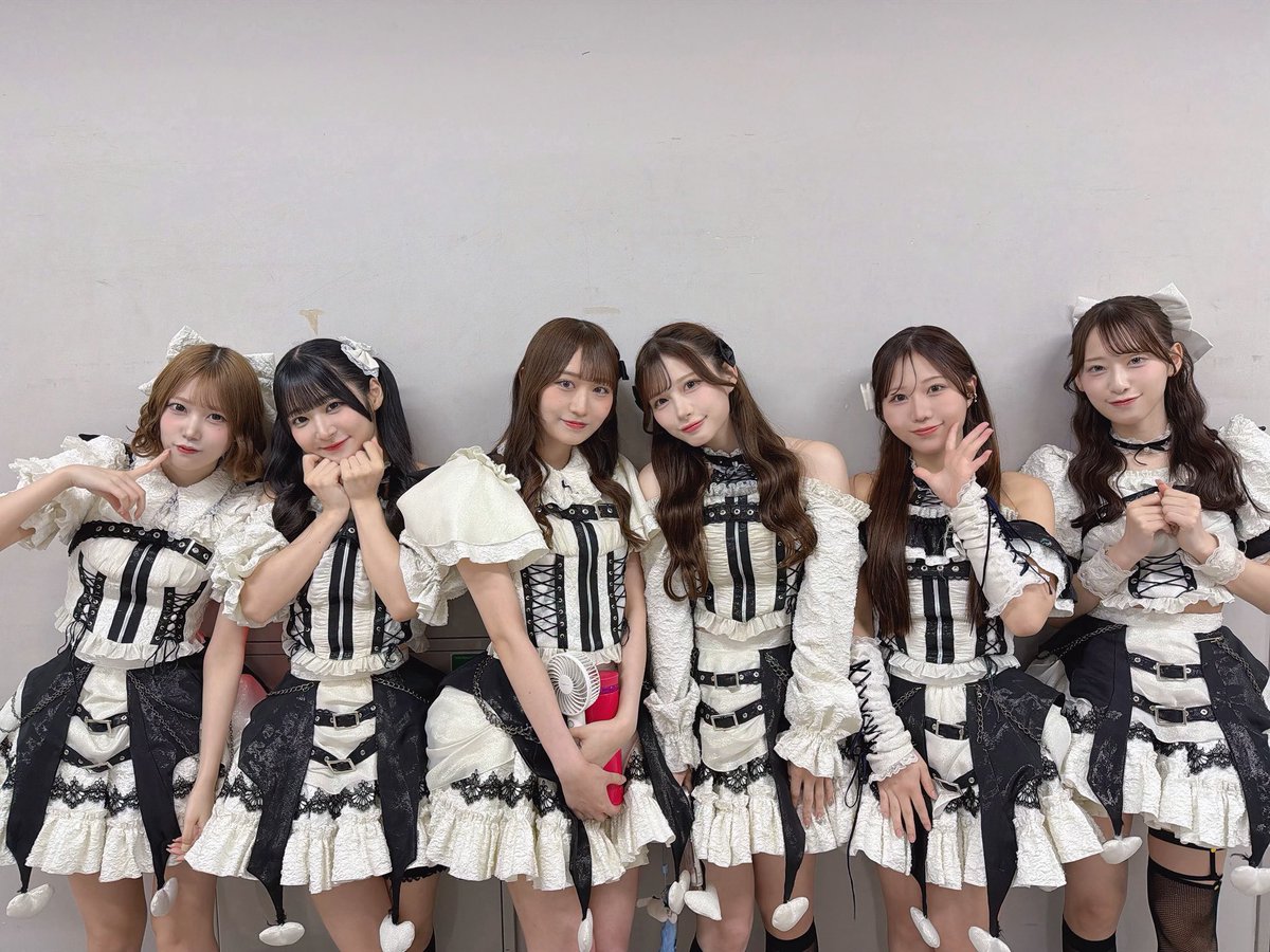 hd_viivo's tweet photo. 『HYPE IDOL』
ご来場ありがとうございました！

✎︎＿＿＿  #ハニデビセトリ  ＿＿＿

①SE 
②恋恋カミング
③I Don't Care
④なんばーわん宣言！
⑤あざととらっぷ
⑥君を好きになっちゃった
⑦MC 

 #ハニデビ  #HoneyDevil https://t.co/Zo9aCJgJhn
