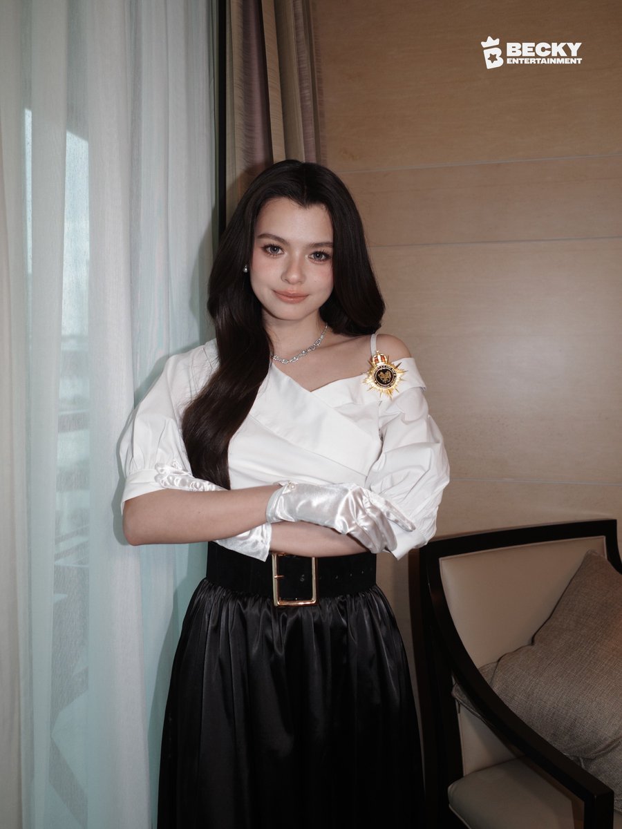 beckyentofc's tweet photo. Becky Armstrong looking gorgeous for the เสน่หาวาโย Episode 4 Premiere.

THE AIR CROSSING THE LINE
#เสน่หาวาโยตอนที่4 https://t.co/nGBwL0BtBs