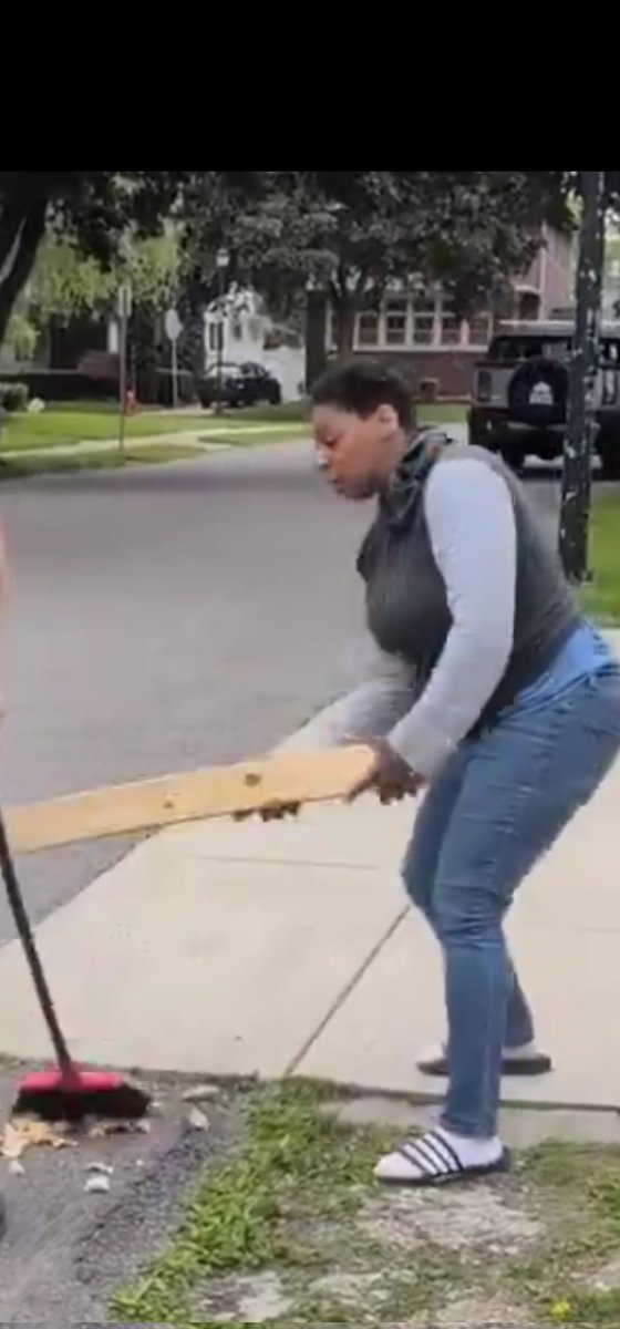 Genovix1's tweet photo. @hippojuicefilm Seriously!? Like wtf, antagonizing the man &amp; assaulting him for trying to sweep up the garbage on the ground.. He should've knocked this dumb bitch straight on her ass for that... https://t.co/BQcPvXOgKj