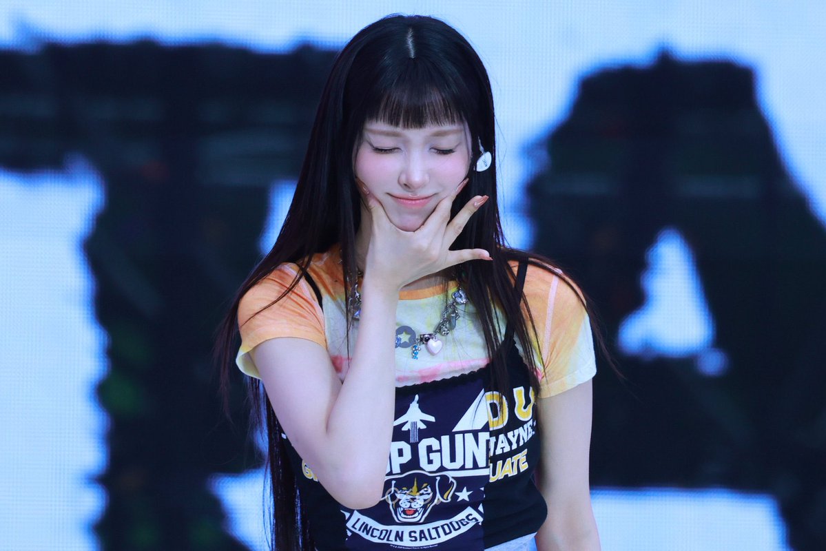 rohzanim's tweet photo. 아나진짜개웃엇네ㅜㅜㅜㅜㅜ 노윤아 오늘 볼살 좀 있다고  볼살있는거(like이원희)가 완전자기추구미라고 하는데     노윤아가원하는푸짐볼살 소유한 이원희는 고양이 되고 싶어서 사배 언니 찾아가는 여자아이인게너무뿜겨....      운명이갈라놓은안타까운쌍둥이 https://t.co/iF0h6f571v