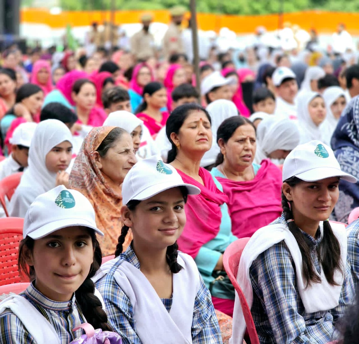 RubyLaser_'s tweet photo. LG Manoj Sinha called upon people, especially youth to make healthy choices. Say yes to wellness, say no to drugs, and watch our Jammu Kashmir flourish.#JKDrugFreeMission https://t.co/depomIDdu6