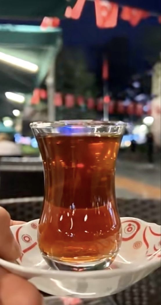 Aljud_'s tweet photo. حنا بشر يشدنا الزين ونميل 
ونقبل من المزيون نقده لو نقد 
الكلمه الشينه من الفم الجميل 
مرارة الشاهي  ليا منه عقد . https://t.co/HBnjxKFi7N
