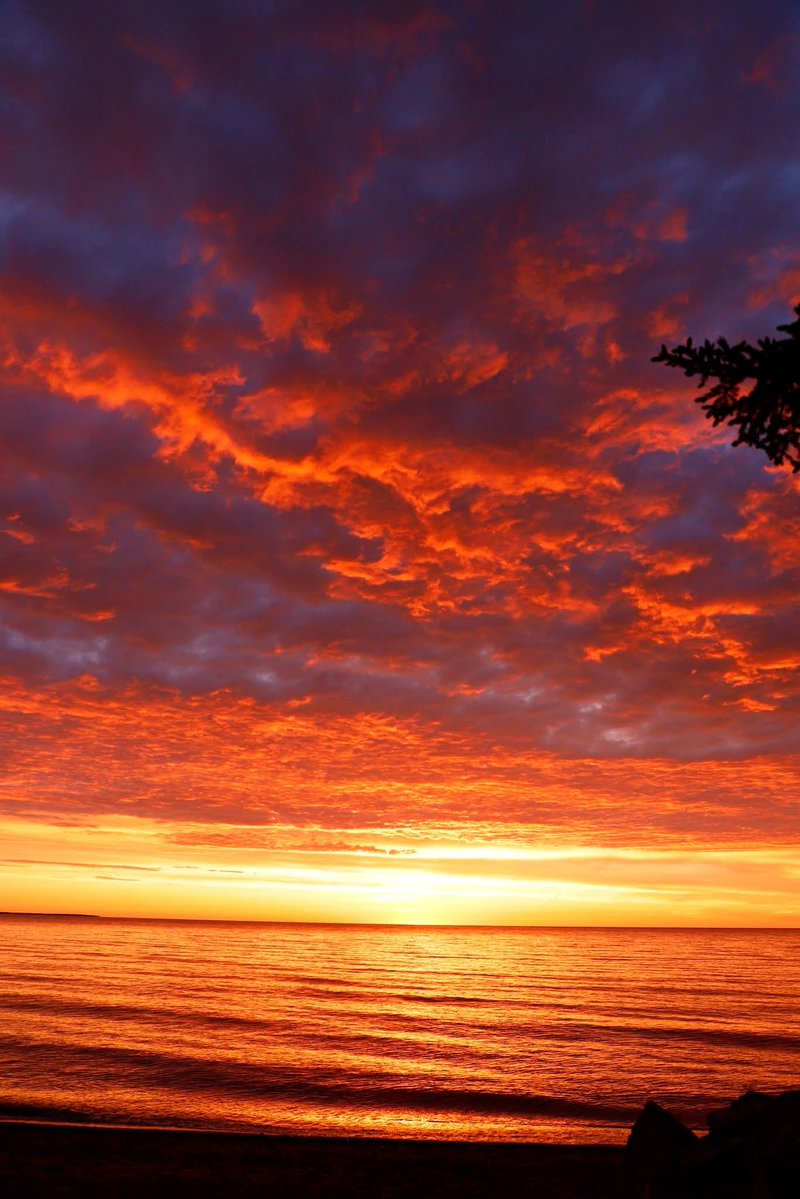 DWPippy's tweet photo. Good morning!
Just before sunrise in Northport Nova Scotia photographed by Diane Irwin. https://t.co/N74CELZTOh