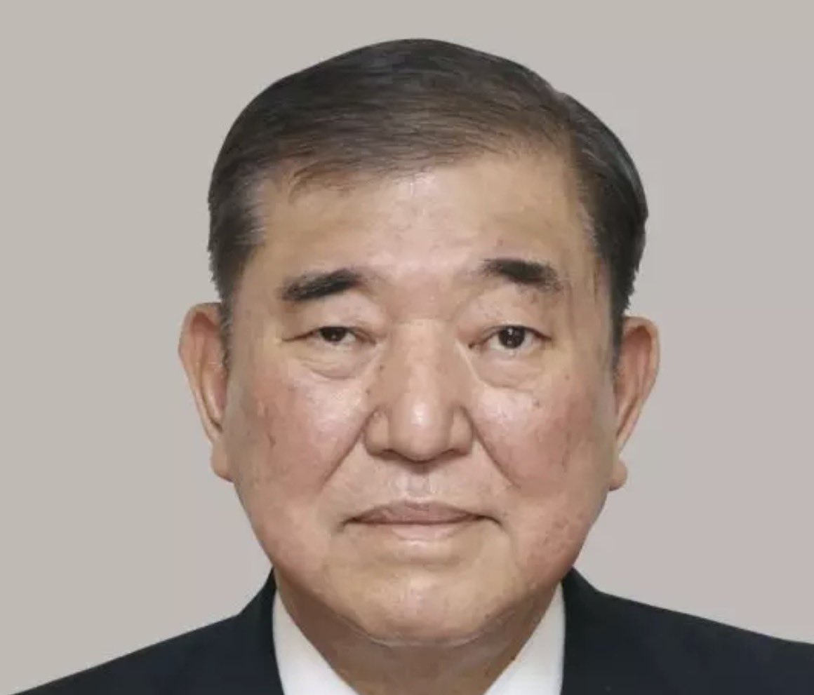 turningpointjpn's tweet photo. 何言ってんの、この人？

石破茂氏は、日本国旗損壊罪法案に疑問を呈し

「他人の国旗を損壊したら器物損壊罪になるが、自分の国旗に対する器物損壊罪は成立しない」と強調した。 https://t.co/lzH0z236bF