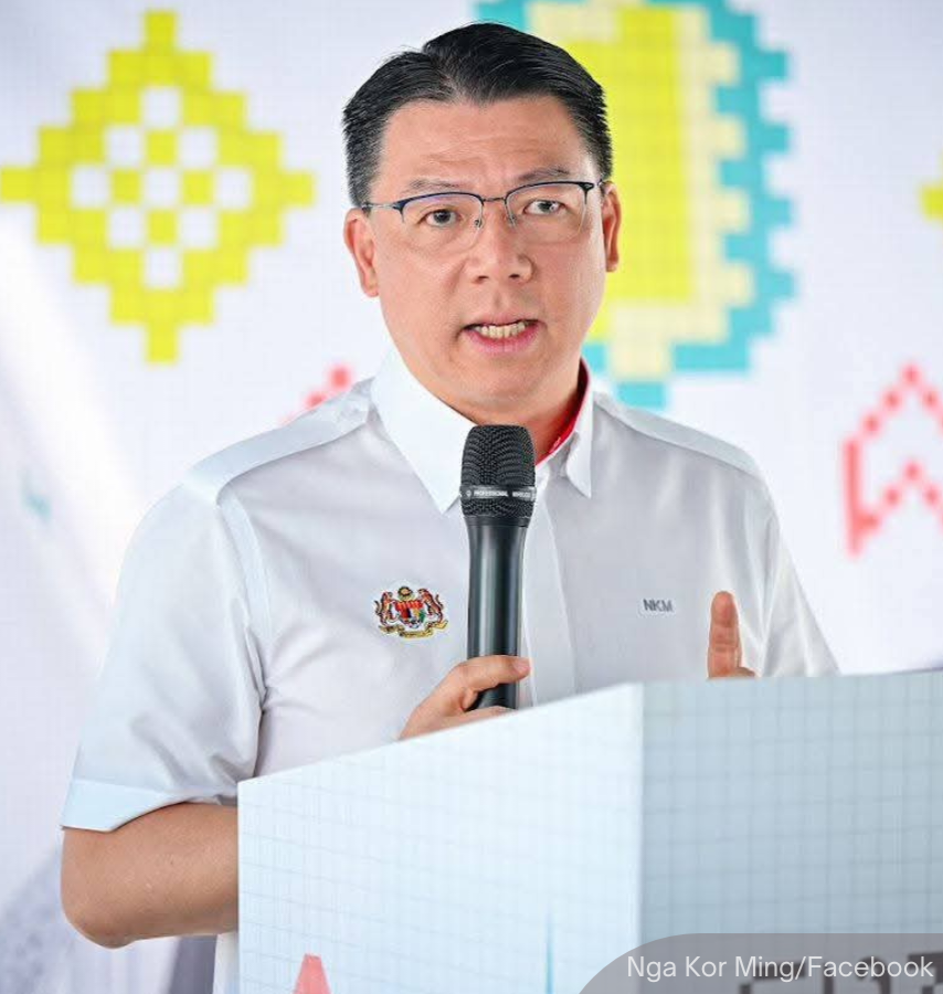 NewsBFM's tweet photo. Starting this month, all shopping malls nationwide must have recycling centres as one of the conditions for licence applications and renewals.

"People will have easier access to deliver recyclable materials," said KPKT Minister Nga Kor Ming, noting that Malaysia produces more than 39,000 tonnes of waste daily.

🧵1