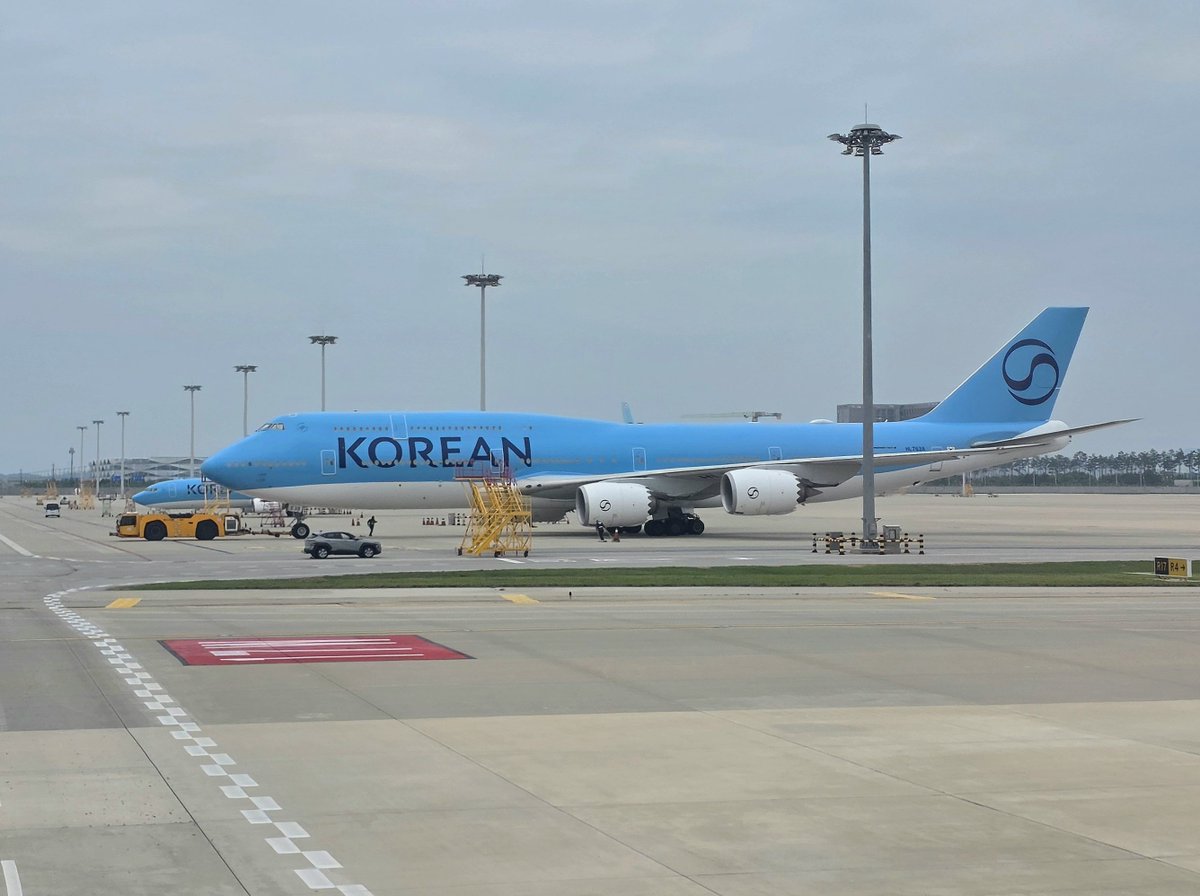 dmtaylor90's tweet photo. When twoooo become oneeeeee #Avgeek https://t.co/TYRVwG97Y7