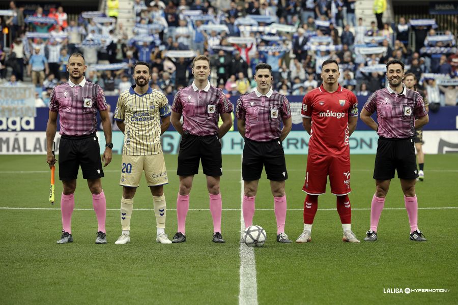 udlaspalmasNET's tweet photo. Andrés Fuentes Molina será el árbitro de mañana contra el Málaga

➡️ El árbitro valenciano ya escamoteó un penalti en La Rosaleda de Alfonso Herrero a Taisei Miyashiro

➡️ El CTA indicó días después que era penalti y amarilla al portero. El partido iba 0-0

https://t.co/e4BVS02qR1