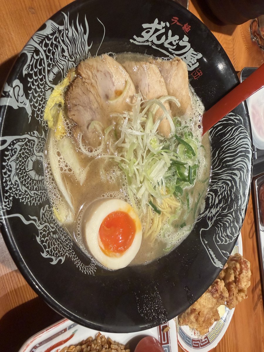 decobush's tweet photo. 夜ラーメン https://t.co/SQHk7dNmOv
