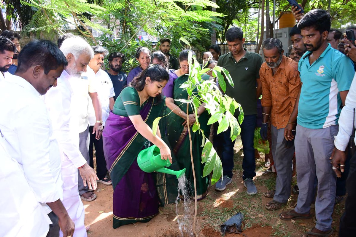 PriyarajanDMK's tweet photo. பெருநகர சென்னை மாநகராட்சி, துறைமுகம் சட்டமன்ற தொகுதி, இராயபுரம் மண்டலம், பிரகாசம் சாலையில் உள்ள ஸ்ரீராமுலு பூங்காவினில் நேற்று (05.06.2026) உலக சுற்றுச்சூழல் தினத்தினை முன்னிட்டு, மரக்கன்றுகளை துறைமுகம் சட்டமன்ற உறுப்பினரும் கிழக்கு மாவட்ட செயலாளருமான அண்ணன் திரு. @PKSekarbabu  அவர்களுடன் இணைந்து  தொடங்கி வைத்தோம்.
@chennaicorp @arivalayam @DMKITwing