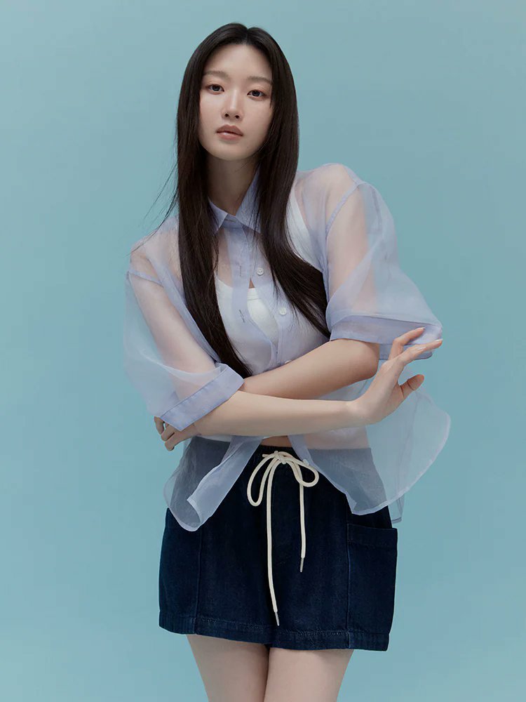 kazoung's tweet photo. The summer I fell in love with. ☀️🤍 Light layers, cooler silhouettes, and effortless confidence because looking put together shouldn’t feel complicated. A little breeze, a little attitude, and suddenly every day feels like my own runway. https://t.co/iFHO6vG97W