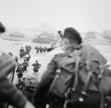 DrHelenFry's tweet photo. The more I look at photographs of the D-Day landings, the more humbling it becomes to grasp the sheer bravery of our Allied veterans.

I wonder if you feel the same? https://t.co/Ifc46us0tY