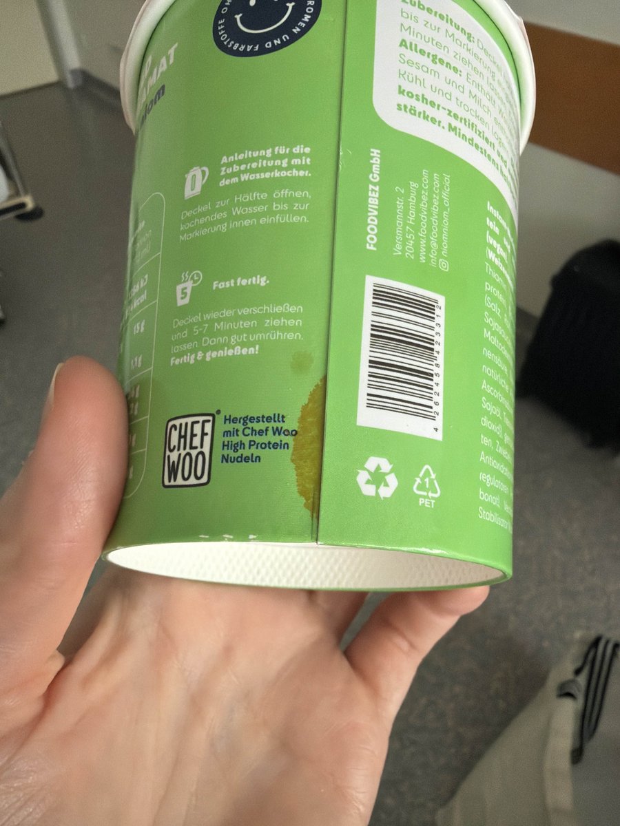 Myhazael's tweet photo. Hey @rezomusik gar keine Kritik, die Niom Niom waren trotzdem super lecker, aber an euren Verpackungen müsst ihr mal noch tüfteln, die scheinen den Transport nicht immer zu überleben :D https://t.co/3ZFoxNwcYU