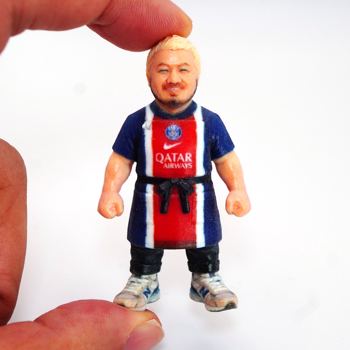dadesign1979's tweet photo. 🍽🔥鳥羽ケシ 2.0 完成！！🔥🍽
@pirlo05050505 
鳥羽周作 をミンケシ化！

表情・骨格・空気感までアップデートした2.0仕様✨

料理界のバロンドール級シェフ⚽🍽
“���いしい”への情熱を手のひらサイズに閉じ込めました。

小さくても、存在感は本物。

#鳥羽周作 #sio #ミンケシ #MINIKESHI #3Dフィギュア #3Dプリント #フィギュア #PSG #デンベレ #料理人