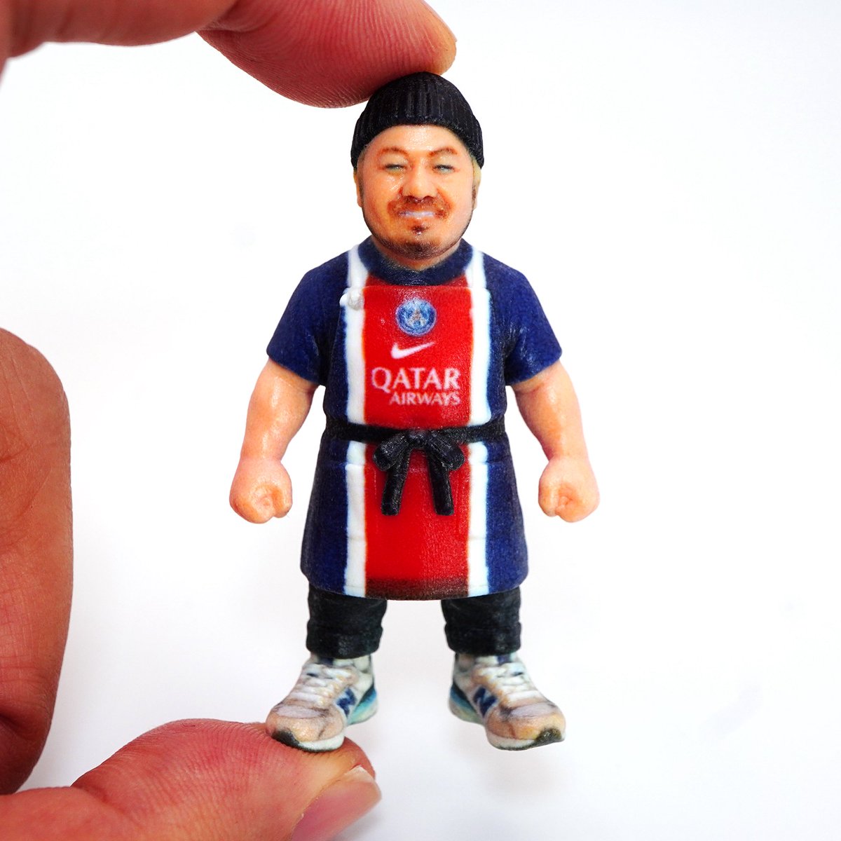 dadesign1979's tweet photo. 🍽🔥鳥羽ケシ 2.0 完成！！🔥🍽
@pirlo05050505 
鳥羽周作 をミンケシ化！

表情・骨格・空気感までアップデートした2.0仕様✨

料理界のバロンドール級シェフ⚽🍽
“���いしい”への情熱を手のひらサイズに閉じ込めました。

小さくても、存在感は本物。

#鳥羽周作 #sio #ミンケシ #MINIKESHI #3Dフィギュア #3Dプリント #フィギュア #PSG #デンベレ #料理人