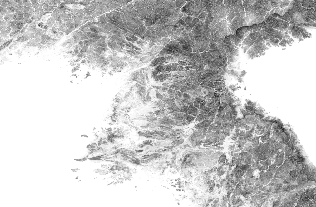geoign's tweet photo. 北朝鮮の平壌のあたりって、地形にすごい共役の断層が出てるんだなあ。JAXA AW3D30 DSMとmulti_light_uncertainty. https://t.co/DCAJqNeZOu