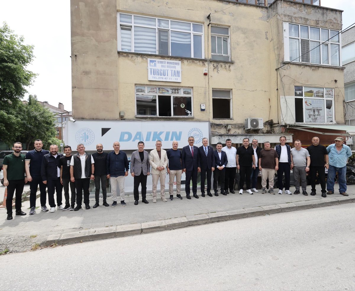 LBayraktar54's tweet photo. Kutsal topraklarda hac farizasını yerine getiren Sakarya Ticaret ve Sanayi Odası Meclis Üyemiz Adem Bilgen’i ziyaret ederek hayırlı olsun dileklerimizi ilettik.

Rabbim haclarını mebrur, dualarını makbul eylesin.

Nazik misafirperverlikleri için kendilerine teşekkür ediyorum.

@_AdemBilgen