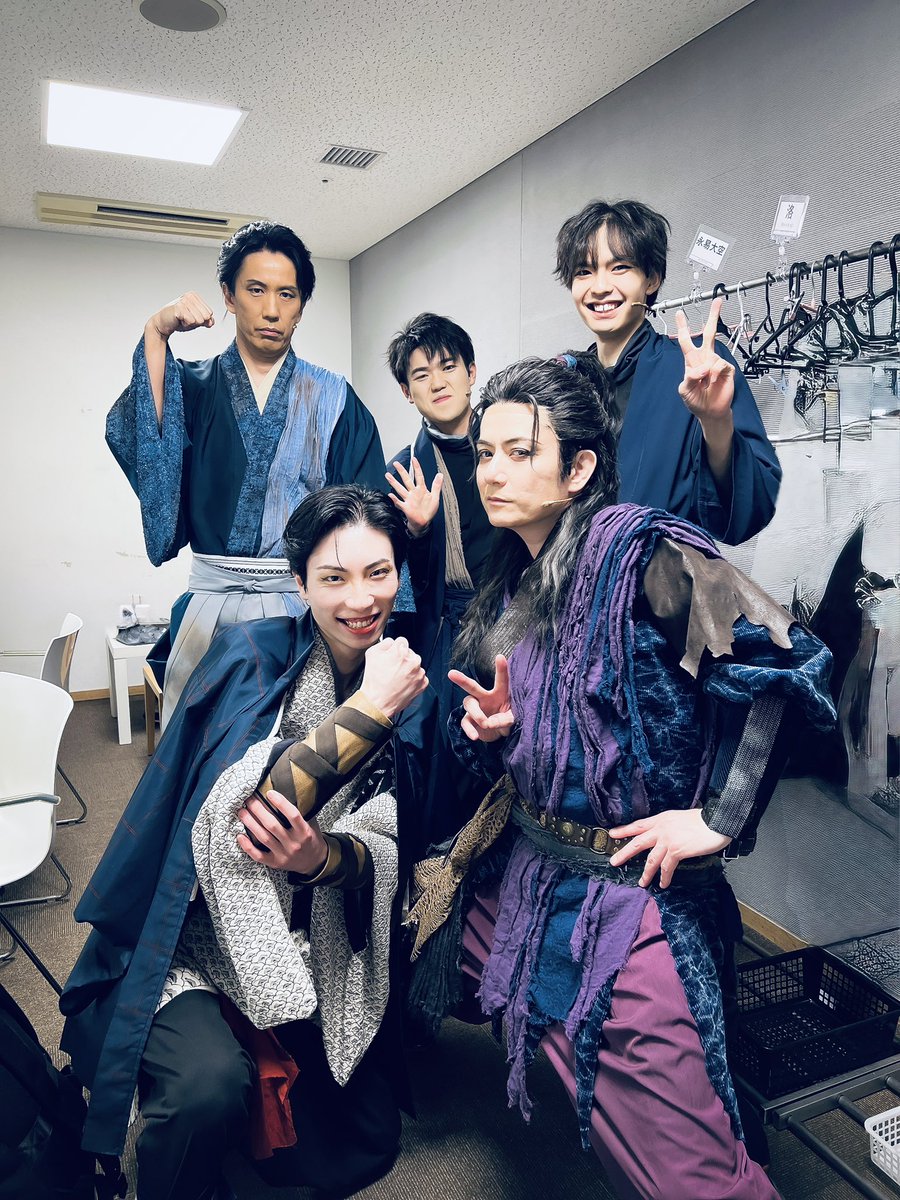 _t_s_u_h_i_r_o_'s tweet photo. 大阪公演中⚔️
昨日、そして…  今日の昼夜公演…

観劇してくれた皆さん
ありがとうございます🙇

明日は大阪千穐楽！！

舞台
『紅哭-KURENAI-』
ABCホール

#紅哭
#ABCホール https://t.co/xQaPoEFLeL