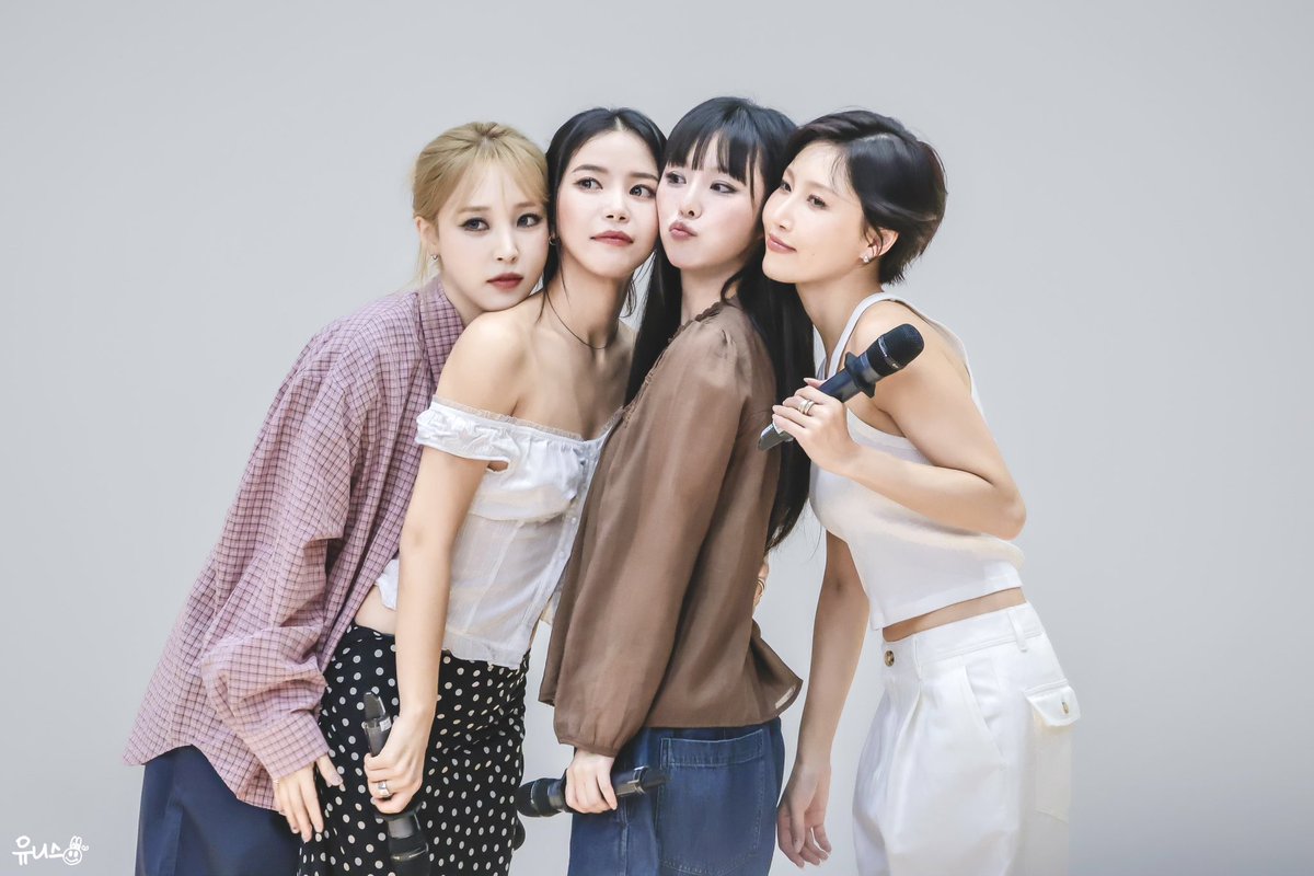 mochirabbit0221's tweet photo. 260606 미니 팬미팅

오래만이다😭🤍

#마마무 #MAMAMOO #솔라 #SOLAR #문별 #MOONBYUL #휘인 #WHEEIN #화사 #HWASA https://t.co/VL23OuRpJE