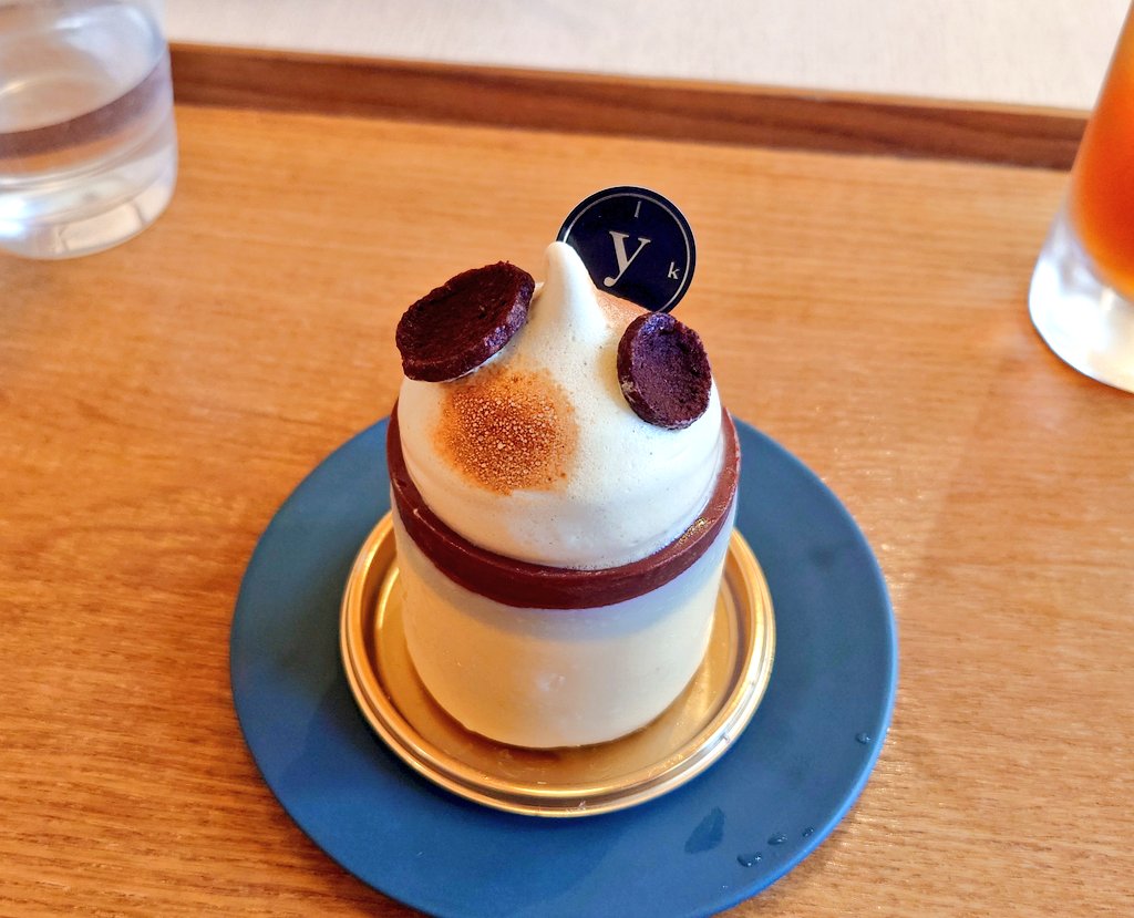 baccheuo's tweet photo. 鎌倉でケーキを2個も食べてしまいました(一口ごとにフランボワーズとチョコのバランスにうっとりするグルナ、今まで食べたことない味だ！と新感覚だった無花果のティラミス) https://t.co/gbl9Y0S0Wh
