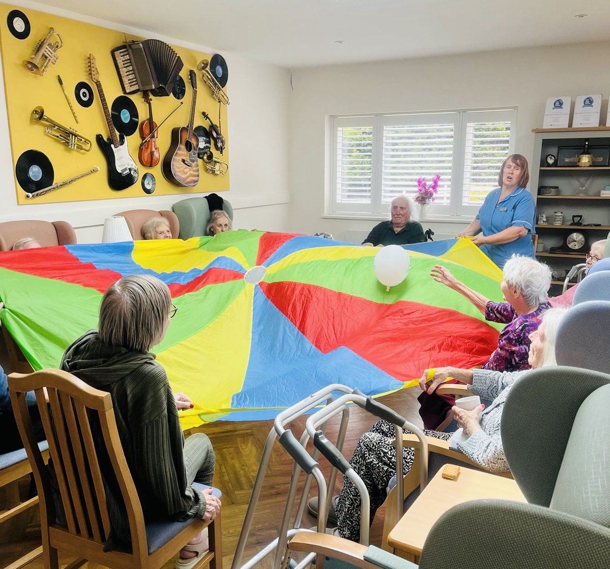 Digby_Manor's tweet photo. Parachute umbrella with balloon fun. A great form of exercise! 💪🌈🎈 https://t.co/nLsKOEXR8h