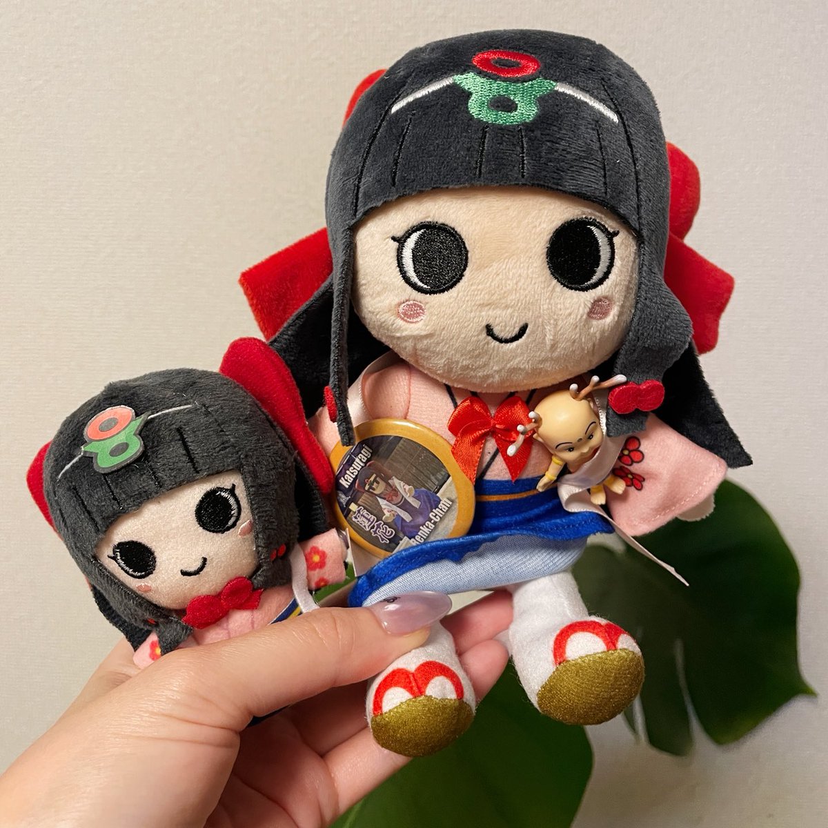 hnthmi's tweet photo. 今日きてもらったミニミニ蓮花ちゃん、ミニ蓮花ちゃんと比べたらこんなに小さくて本当に可愛い https://t.co/kMc6JcQHTX