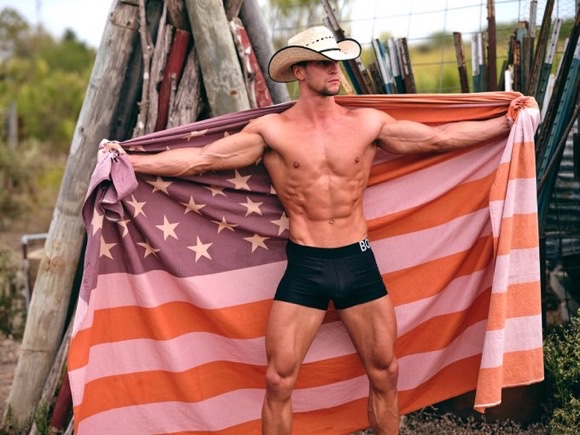 AnotherHomoCon's tweet photo. Poasting Pride flag https://t.co/CRqqudjMSW