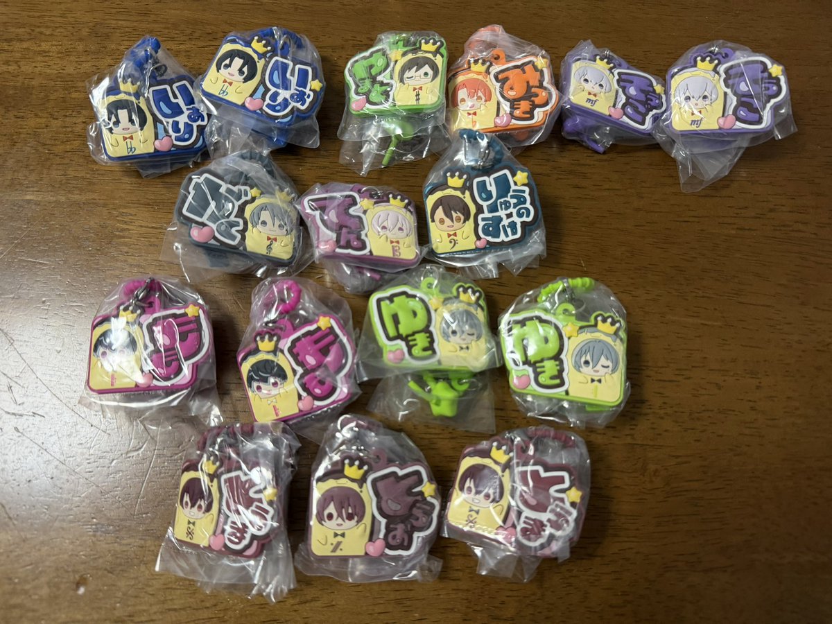 mwtrgn_syn's tweet photo. 【交換】アイナナ ぷっくりカラフルマルチチャーム 

【譲】一織、大和、三月、壮五、楽、天、龍之介、百、千、トウマ、虎於

【求】悠>>巳波、陸、ナギ、定価＋送料

郵送での交換希望📮
検索からでもお気軽にお声がけください🔎 https://t.co/pJwsxRHLaf