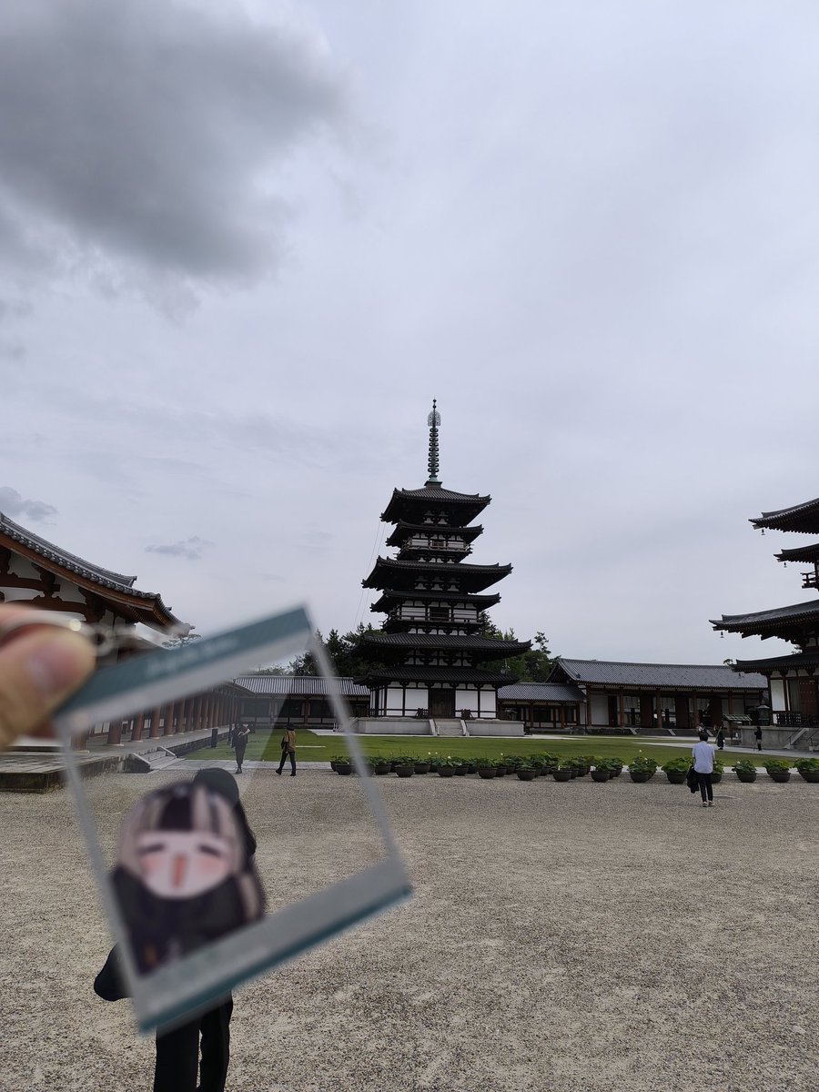 reonarock007's tweet photo. 今日は唐招提寺と薬師寺に行ってきた！
唐招提寺御影堂の特別拝観で観た東山魁夷の描いた襖絵も東山魁夷��て感じの青の襖もそうでない白黒の襖絵も凄く良かった
薬師寺は最後の講話を聞いて面白かった
法隆寺はまたの機会に
#行ったよらでんちゃん
#観たよらでんちゃん 
#きら記 https://t.co/wqh8jLpzNR