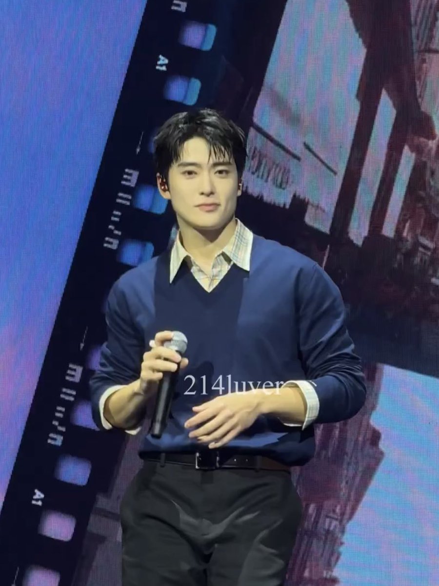 JJHLOOKS's tweet photo. jaehyun 🤍 https://t.co/XUUpJKkcdI