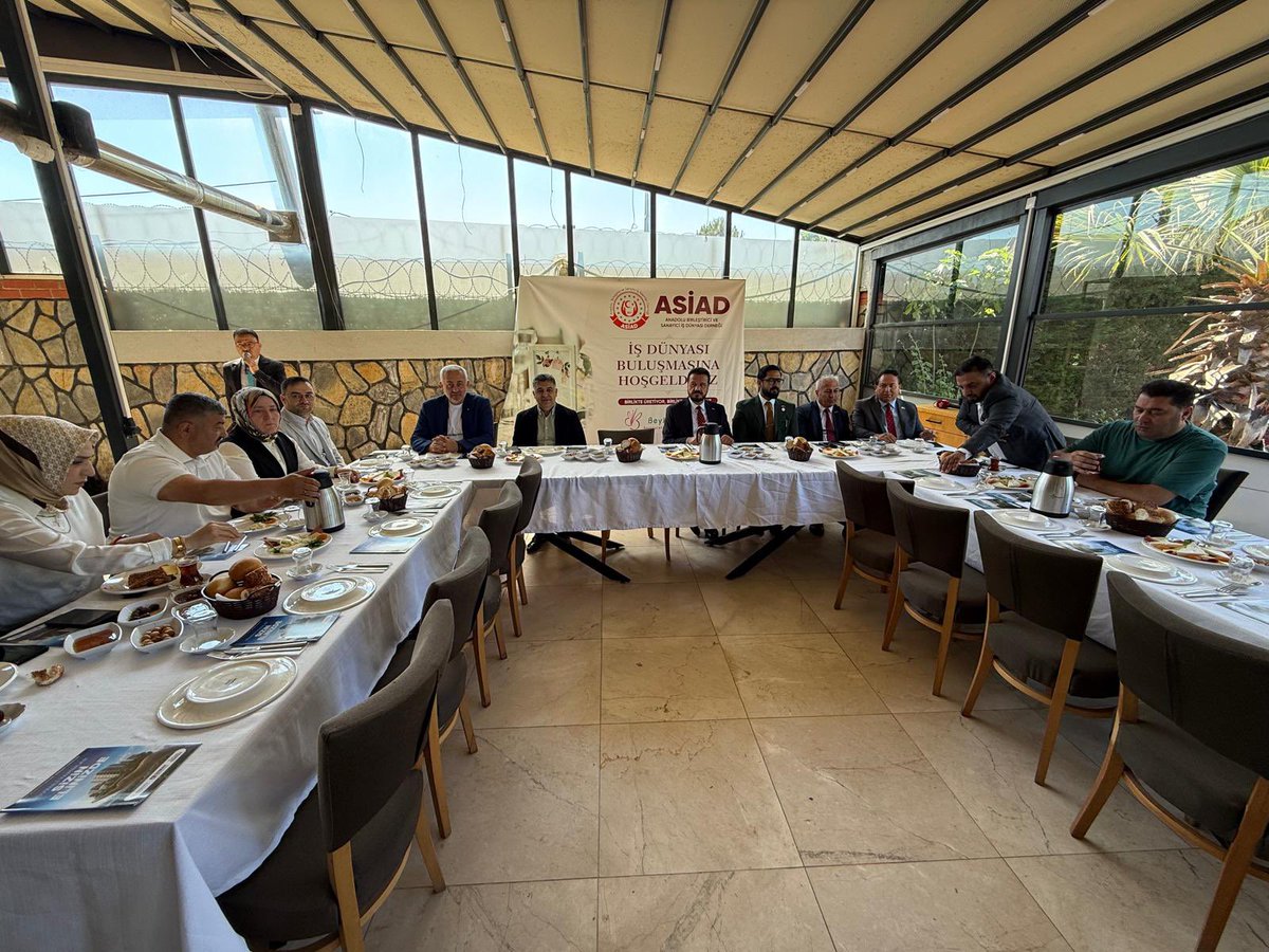 Mimarhasankeles's tweet photo. ASİAD(Anadolu Birleştirici Sanayici ve İş adamları Derneği)’ın düzenlediği İş insanları buluşması programına katıldık. Gn. Bşk. Sn. Yücel YALÇINKAYA ve yönetimini düzenledikleri birleştirici programlar için tebrik eder başarılar dilerim. @alibabacan @A_HakanAgaoglu https://t.co/8VyK4Ed7yy