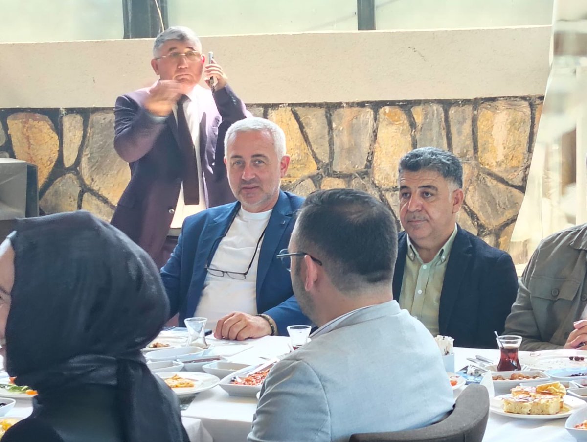 Mimarhasankeles's tweet photo. ASİAD(Anadolu Birleştirici Sanayici ve İş adamları Derneği)’ın düzenlediği İş insanları buluşması programına katıldık. Gn. Bşk. Sn. Yücel YALÇINKAYA ve yönetimini düzenledikleri birleştirici programlar için tebrik eder başarılar dilerim. @alibabacan @A_HakanAgaoglu https://t.co/8VyK4Ed7yy