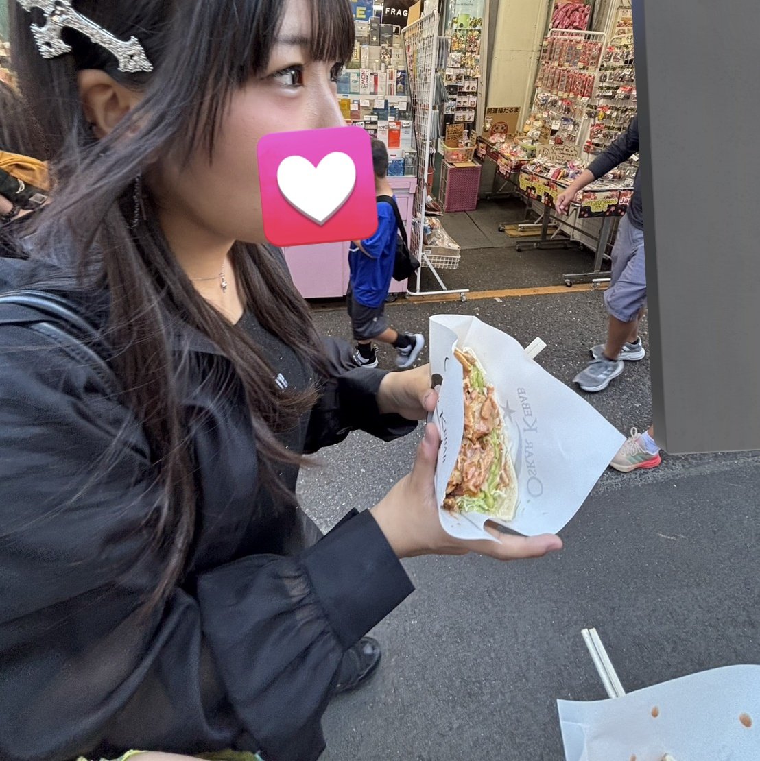 呪 tweet media