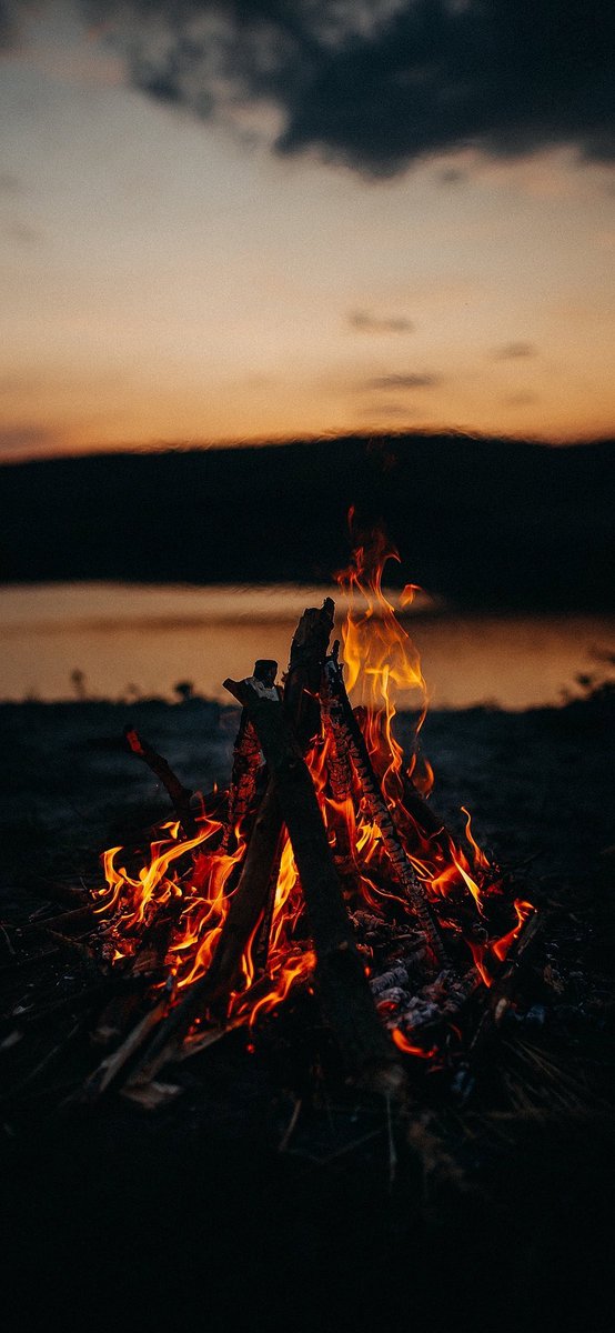 SpaceWall's tweet photo. Into the Fire 🔥🌅

A simple campfire, a quiet evening, and the perfect wallpaper.

Deep Effect makes this scene feel even more alive on your lock screen ✨📱

#wallspace #deepEffect #iphonewallpaper #lockscreen #wallpaper https://t.co/RxPrpNF1ZT