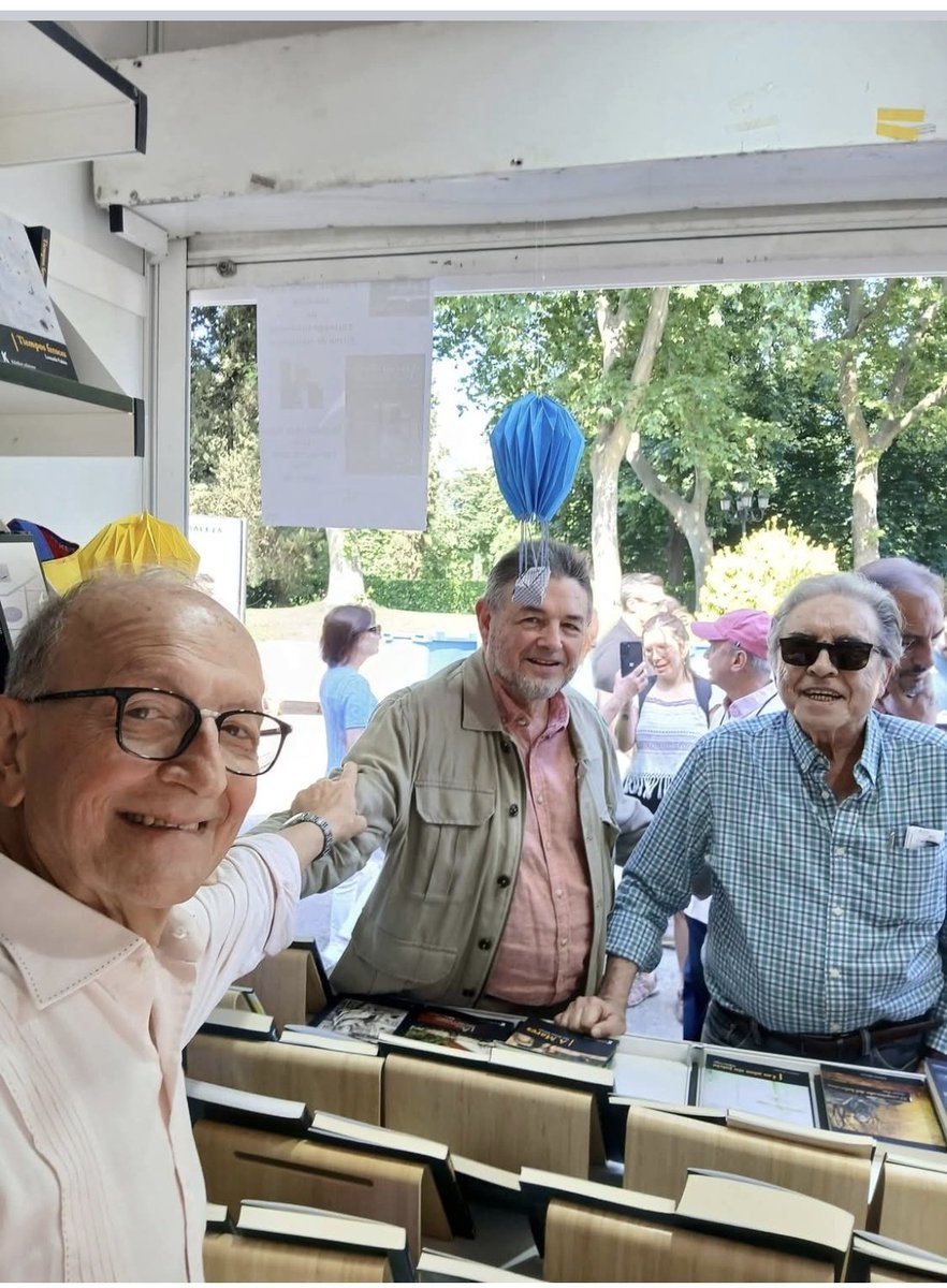 asdromero's tweet photo. Ex  RectorUCV ING. Giuseppe Gianetto firmó ayer:
Y la casa venció a las sombras
 Kalathos Ed
Feria del Libro de Madrid 2026
Caseta106
Narra cuando las turbas chavistas tomaron el Rectorado
¿Cómo podía faltar?
Siendo creyente de la necesidad de rescatar memorias
 @DavidBongi45610 https://t.co/cPiuqhEotZ