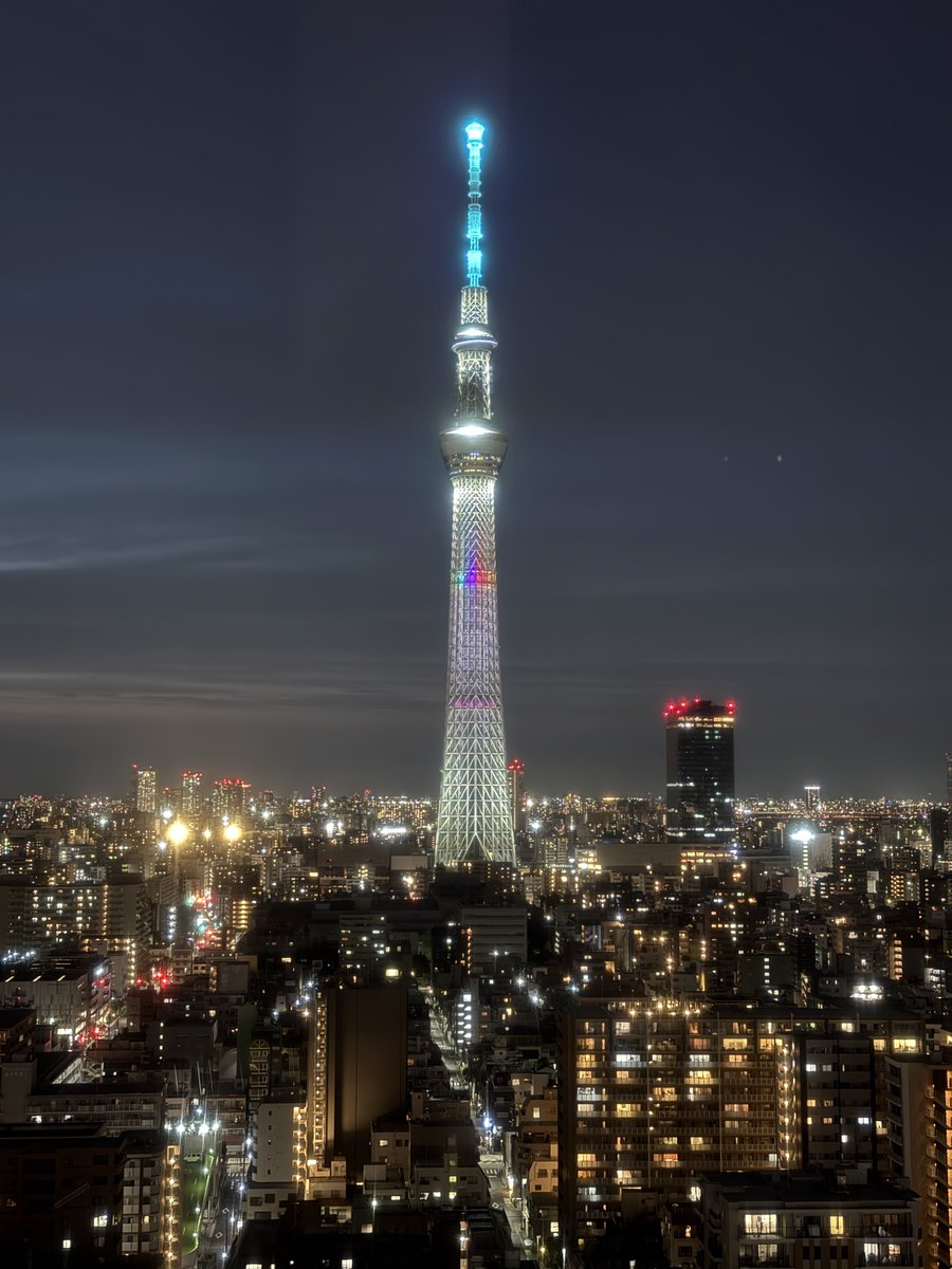 1995_emrtk's tweet photo. 家族のバースデーでホテルのレストランで食事。

スカイツリーがよく見える席で、夜景を眺めながらゆっくり過ごせました https://t.co/Dw1s8CwcrD