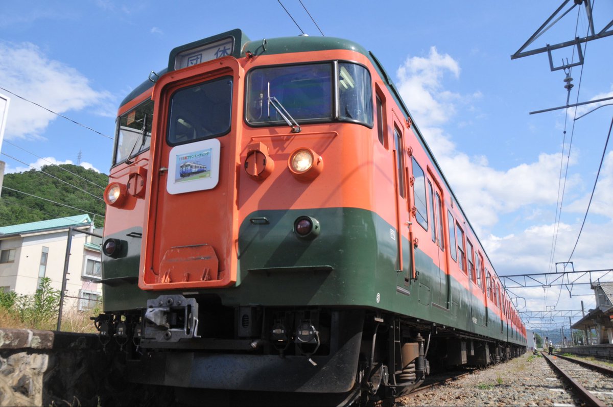 ka65086637's tweet photo. 今日はしなの鉄道さんの115系ファンミーティングに参加してましたわ
しなの鉄道の湘南色はなかなか縁が無かったので良い機会になりました〜 https://t.co/swaek7ycW6