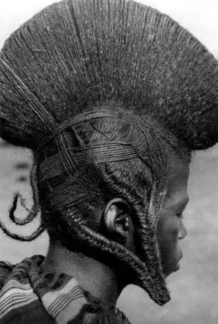 historical_Afr's tweet photo. Ancient African hairstyle before colonialism. https://t.co/krRMRRcvOt
