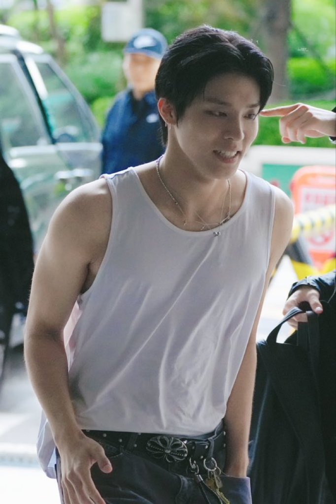 pictoru_'s tweet photo. จองอูขนาดไม่ออกกำลังกายยังขนาดนี้ แต่น้องเป็นคนที่บอดี้ดีโดยกรรมพันธุ์จริงๆ https://t.co/ea3eopbXnb
