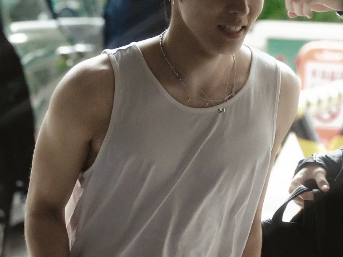 pictoru_'s tweet photo. จองอูขนาดไม่ออกกำลังกายยังขนาดนี้ แต่น้องเป็นคนที่บอดี้ดีโดยกรรมพันธุ์จริงๆ https://t.co/ea3eopbXnb