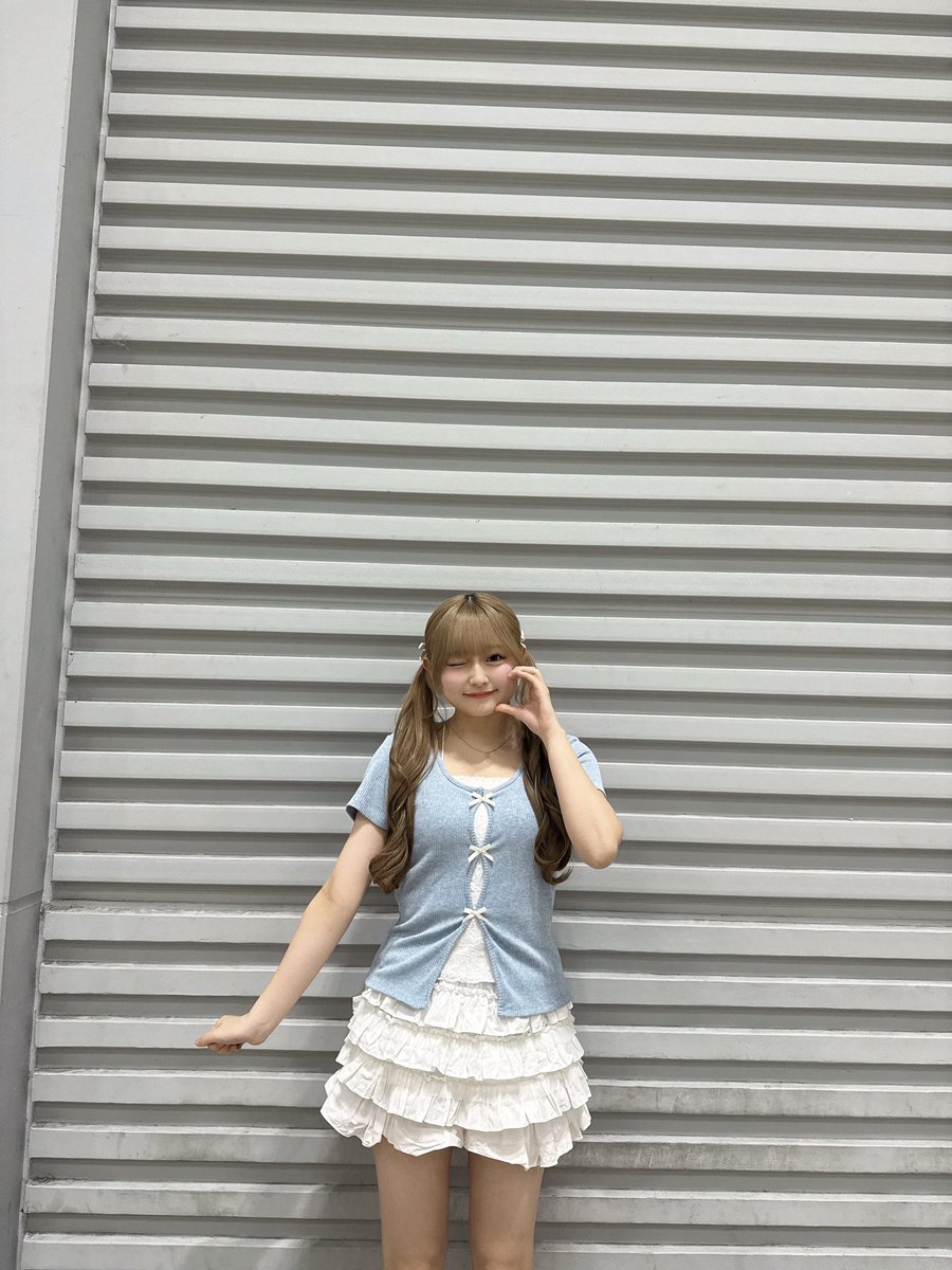ibuki1484_hkt's tweet photo. HKT48 19thシングル『半袖天使』
劇場盤発売記念「個別ハイタッチ会」
1日目ありがとうございました🪽🤍 https://t.co/yBSuW3PEad