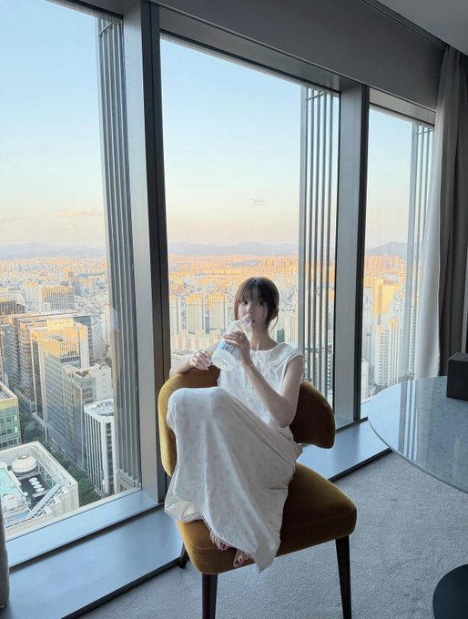Princess_rosyyy's tweet photo. “ฉันอยากใช้ชีวิตและออกเดินทางไปทั่วโลก เพื่อสัมผัสทั้งฤดูร้อนและฤดูหนาว ได้เผชิญโลกกว้าง ลิ้มลองทั้งความงดงามและความโหดร้ายของมัน” https://t.co/WASPkHgLop