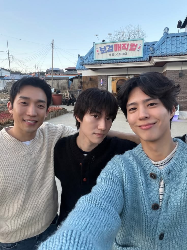 fckxies's tweet photo. the village barber (2026)
⭐4,6/5
🥹Suka bgt sm interaksi mreka sama warga desa. Suka banget ada bintang tamu beda beda, plis lanjut s2 https://t.co/HL2i6RgHvp