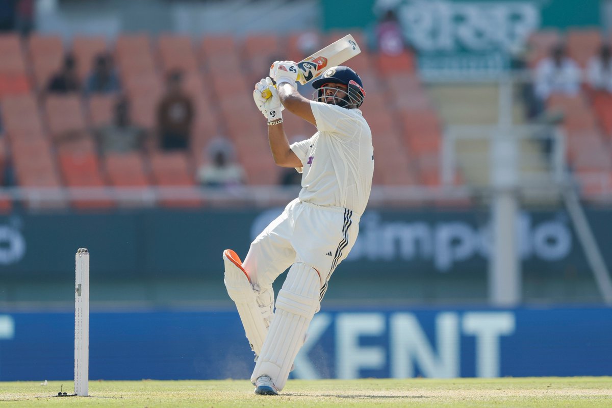 BCCI's tweet photo. Never a dull moment when he is out there! 🍿

A superb 1️⃣9️⃣th Test half-century for Rishabh Pant 👏

Updates ▶️ https://t.co/Au50EfVM30

#TeamIndia | #INDvAFG | @IDFCFIRSTBank | @RishabhPant17 https://t.co/f7MmAe70Ed