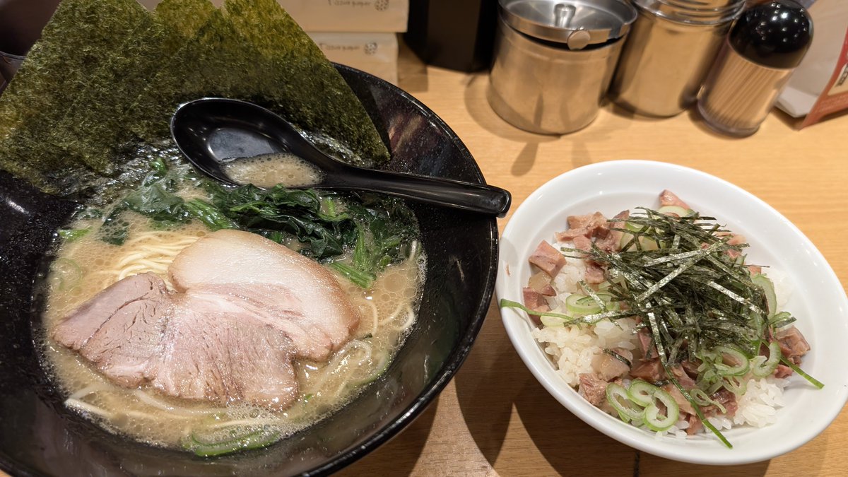 numataka219's tweet photo. 負けてもお腹は空くので
おゆはん食うて帰ります
#清水サポ横浜遠征 https://t.co/F4to6hqJrn