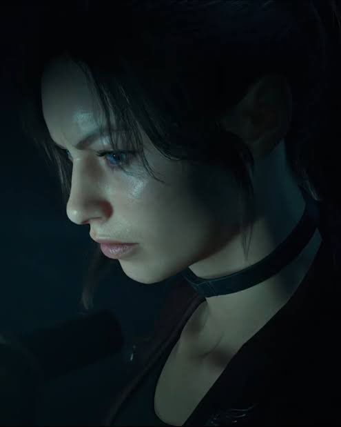 spaenys's tweet photo. @Gsantana2k @yoracrab in hindsight her face does look different but it’s not really, her eyes and lips changed, that could also be due to aging (yes growth in 2 months can still change face shape) but her nose, hair and forehead etc are all the exact same, as is her side profile, same Claire! https://t.co/4Sd5rYtUMI